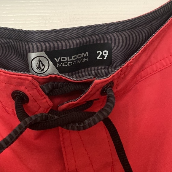 💚Volcom Boys size 29 board shorts - Picture 2 of 6